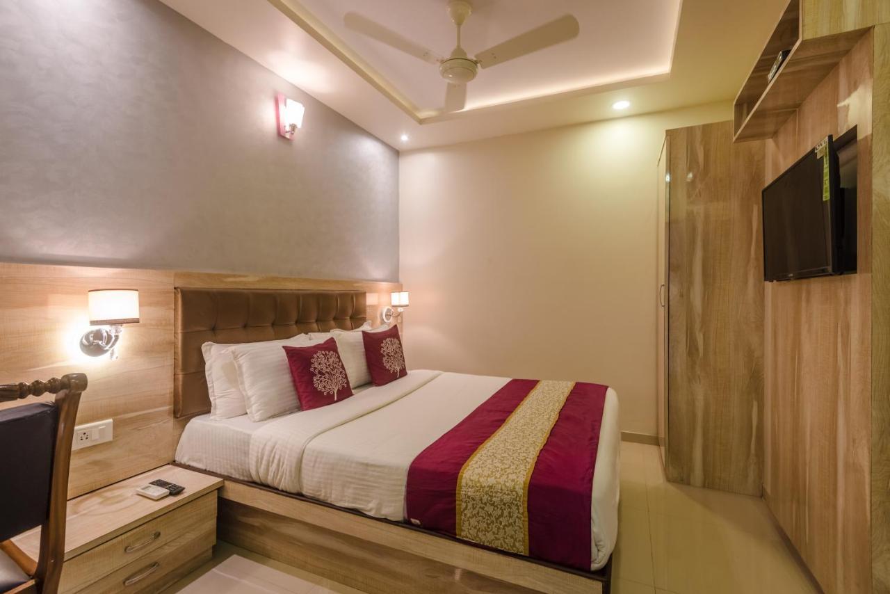 Hygienic Hotel Liberty Plaza Mumbai  Buitenkant foto
