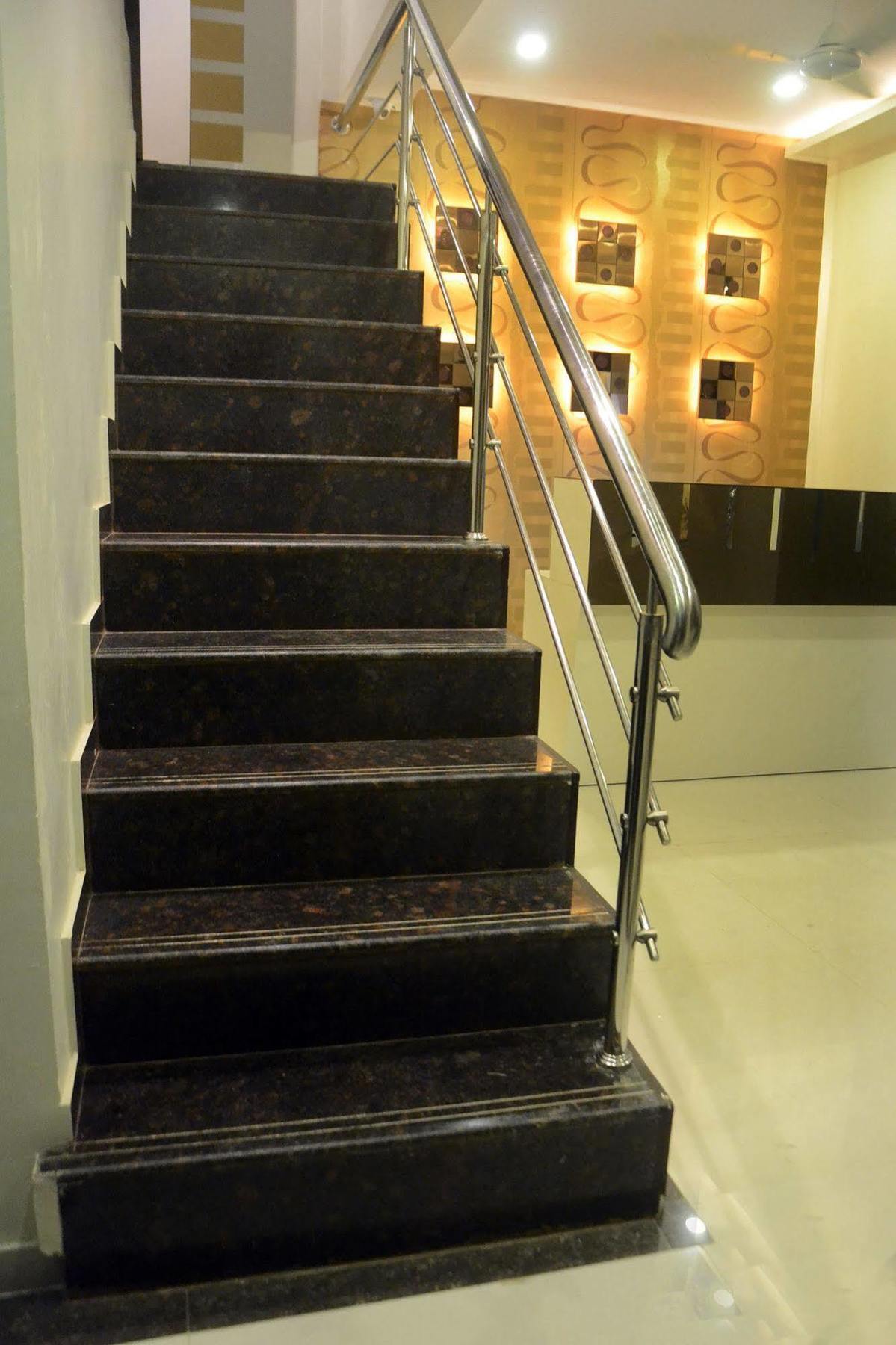 Hygienic Hotel Liberty Plaza Mumbai  Buitenkant foto
